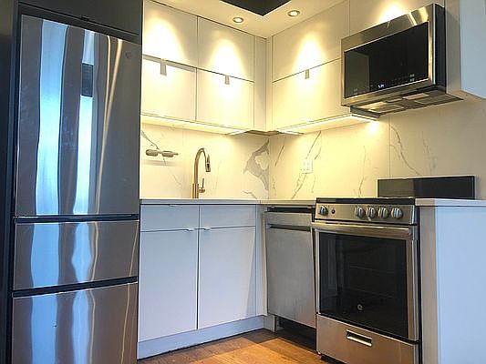 5th image of 1328 Gates Ave #3