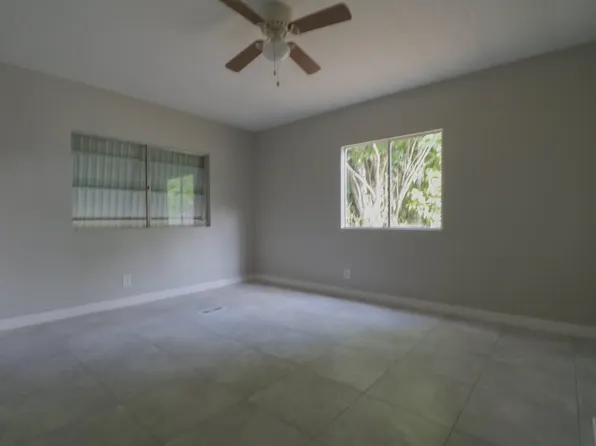 316 W Buell Dr, Fort Myers, FL 33905