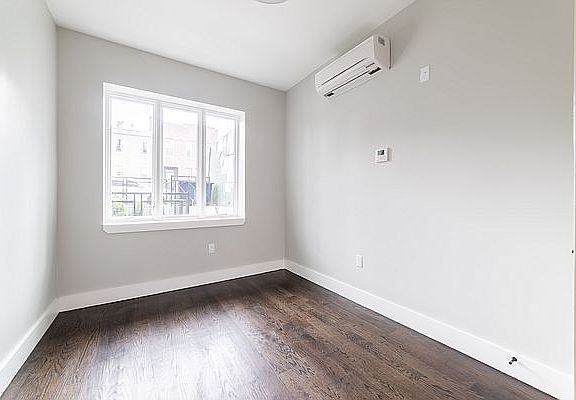 2nd image of 146 Erasmus St #4B