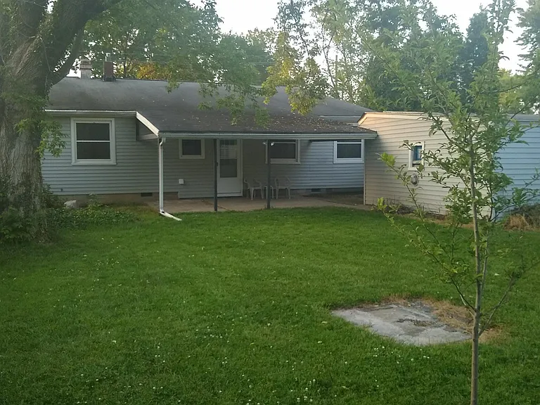 18561 Cook Ave — Photo 2