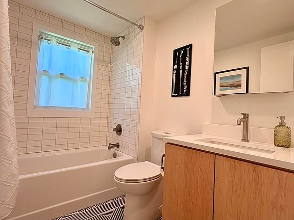 4th image of 816 S Anna Lee Ln
