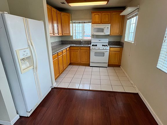 4th image of 6737 Osler St #1