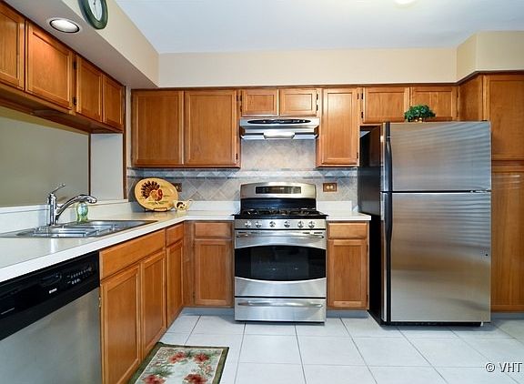 3rd image of 275 University Ln