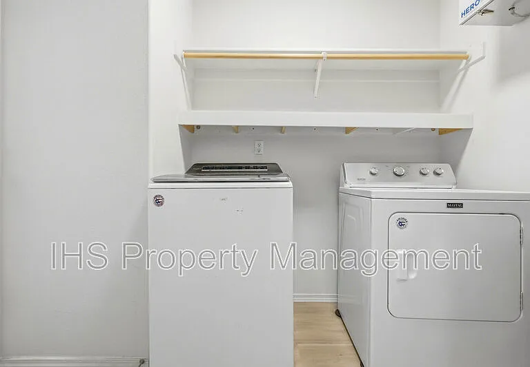 1918 Elm Pl — Photo 18