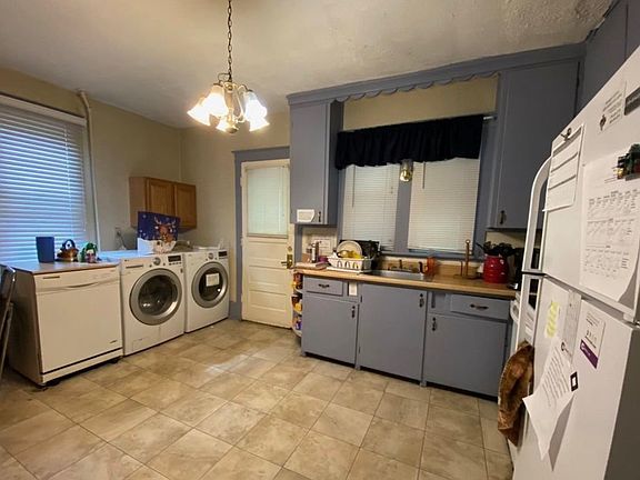 3rd image of 126 Ridgeway St