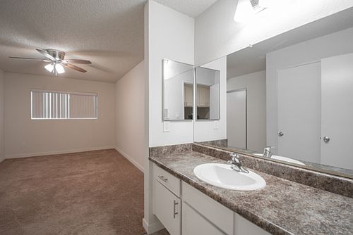 5th image of 8240 Whitsett Ave APT 103