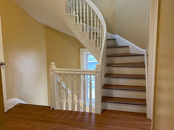 3rd image of 4730 Chickering Ave #2