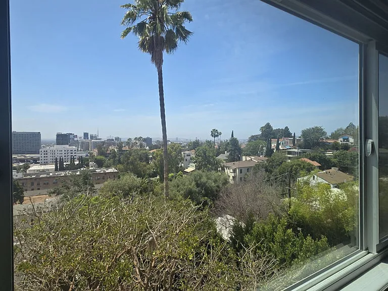 Five Star Suites — Photo 174