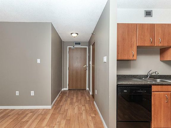 4th image of 405 5th Ave N Unit 906