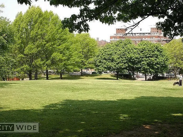 10 Clermont Ave #3R — Photo 8