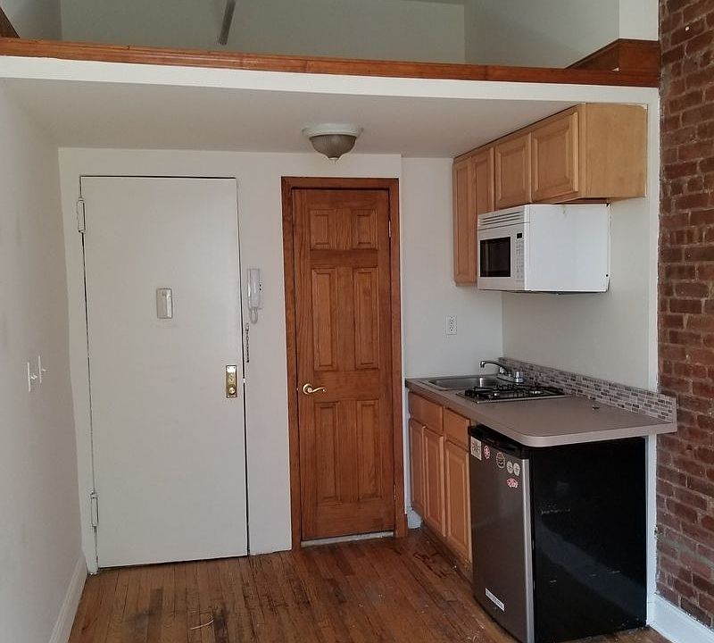 2nd image of 59 W 73rd St #1B