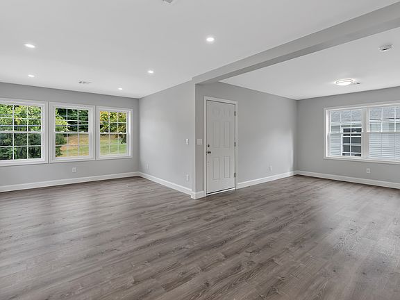 3rd image of 768 Manton Ave #2