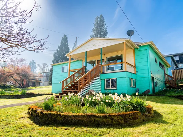 218 E D St, Rainier, OR 97048