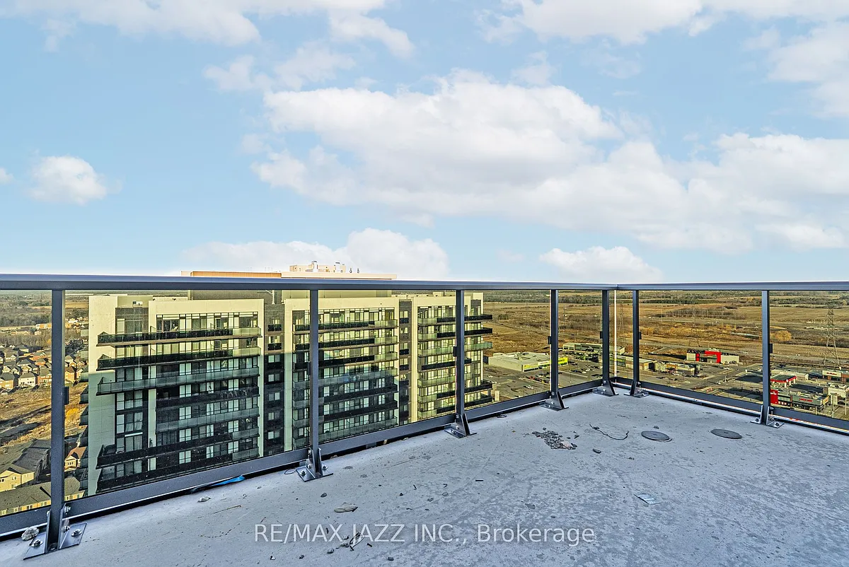 Building Photo - 2545 Simcoe St N #Penthouse 16