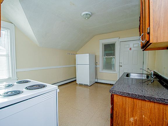 4th image of 90 Belden St Floor 3