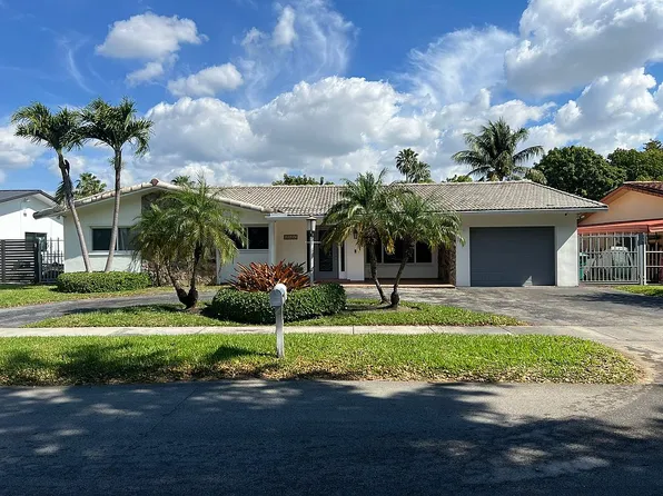 10451 SW 17th St, Miami, FL 33165
