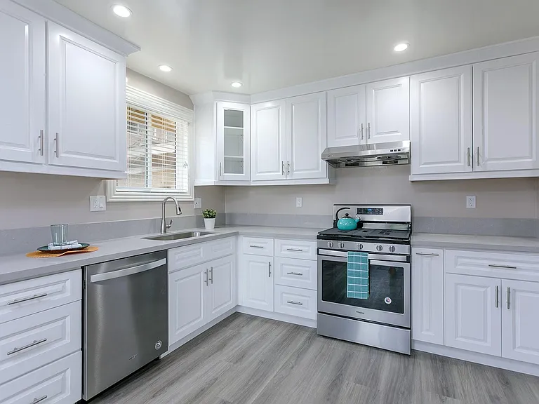 5732 Noel Dr — Photo 2