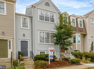2389 Hunters Square Ct, Reston, VA 20191