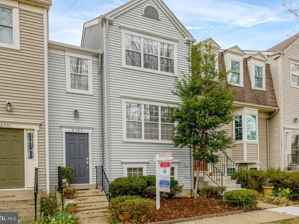 2389 Hunters Square Ct, Reston, VA 20191