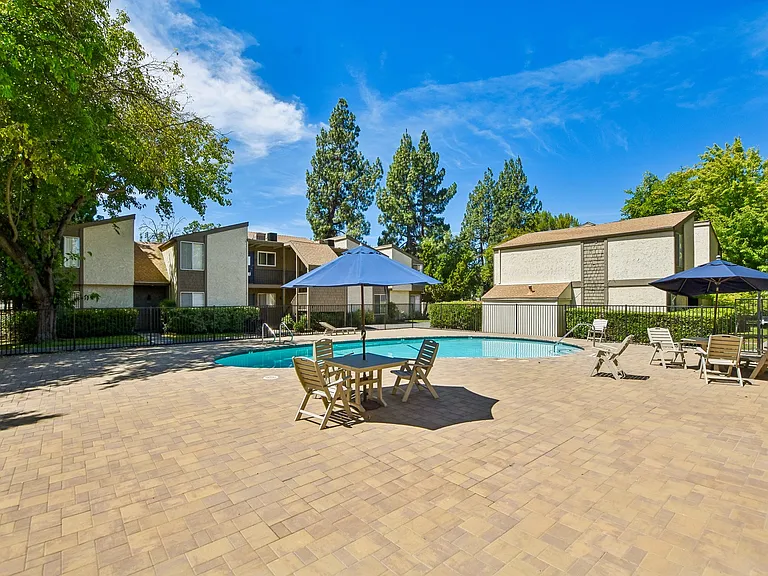 Alvarado Parkside — Photo 6