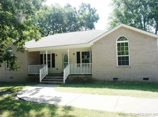 712 W 9th St, Okmulgee, OK 74447