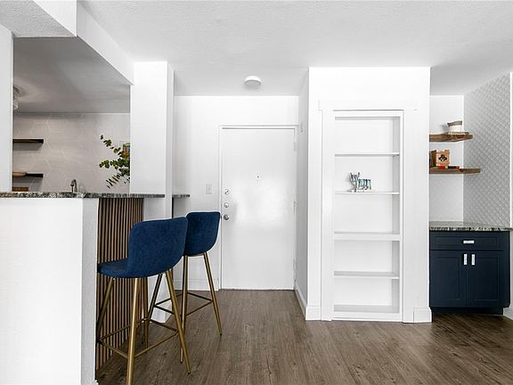 2nd image of 2302 S MANHATTAN AVENUE #108