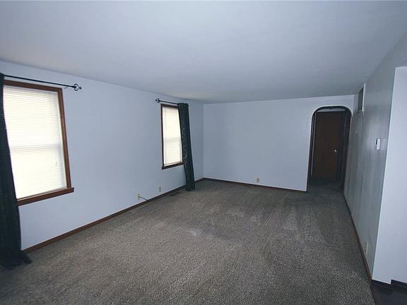 3rd image of 222 E Broadway