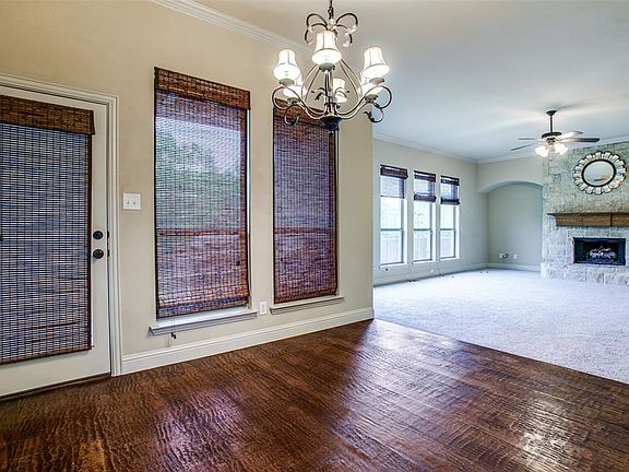 5th image of 748 Black Oak Ln