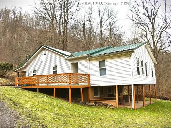 72 Boyz Ln, Charleston, WV 25320