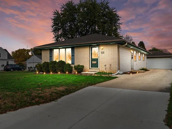 4242 S 91st PLACE, Greenfield, WI 53228