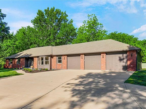 3rd image of 25206 Lone Pine Dr