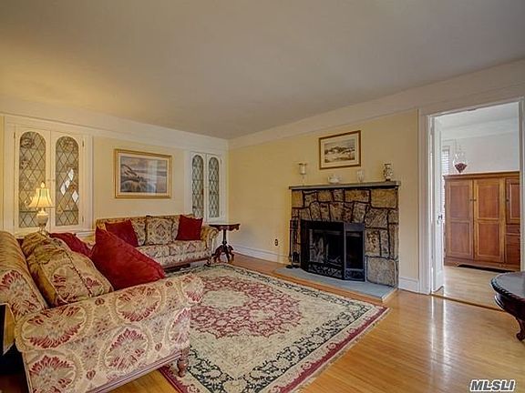 3rd image of 151 W Poplar St