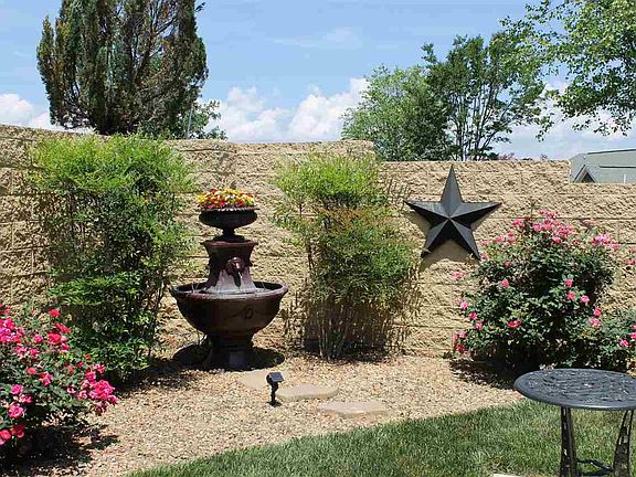 5th image of 588 Kensington Dr