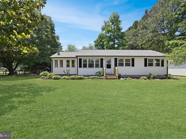 8174 Hawthorn Ln, Hebron, MD 21830