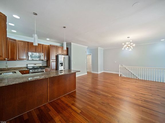 3rd image of 4646 N Winthrop Ave #1B