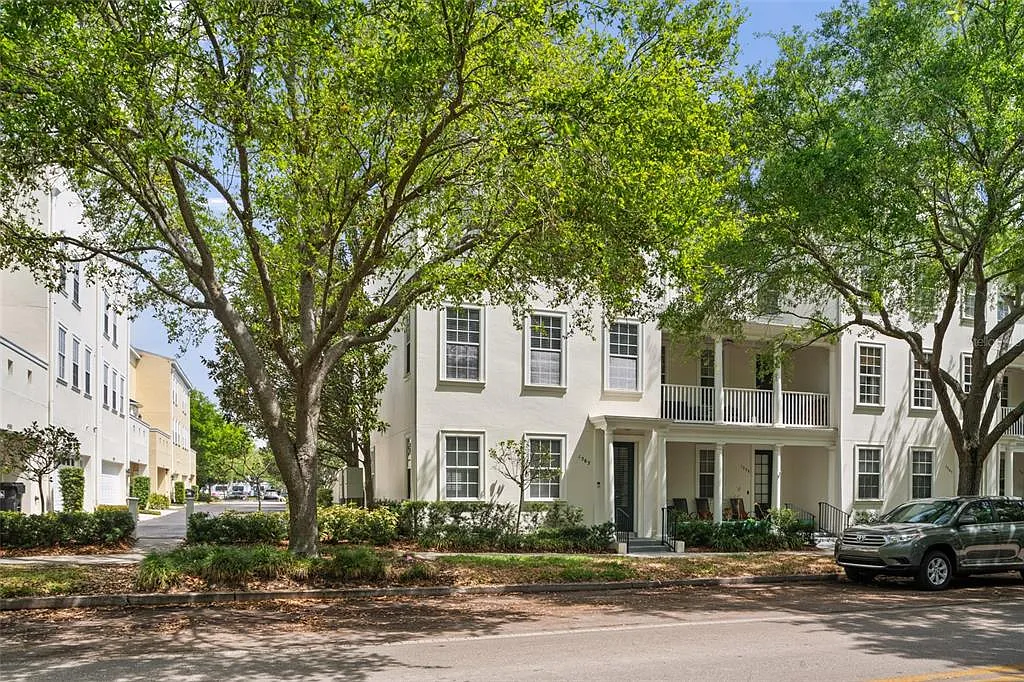 3 bed, 3.5 bath, 1963 sqft, $4,100 — Photo 2