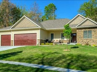 6716 NW 48th Ct, Johnston, IA 50131