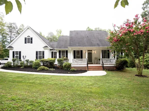 100 Lisa Ln, Farmville, VA 23901
