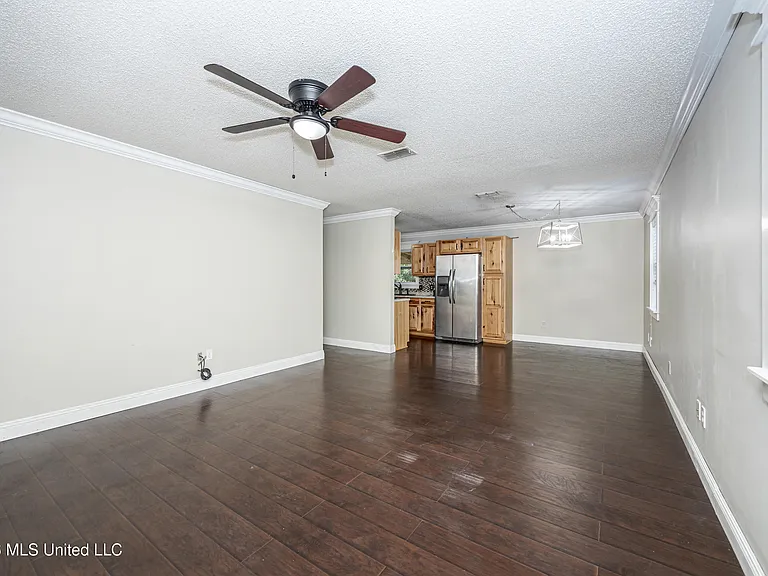 20608 Scarborough Rd — Photo 8