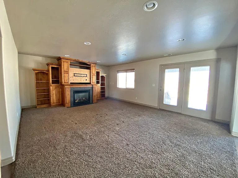 2410 E View Dr — Photo 12