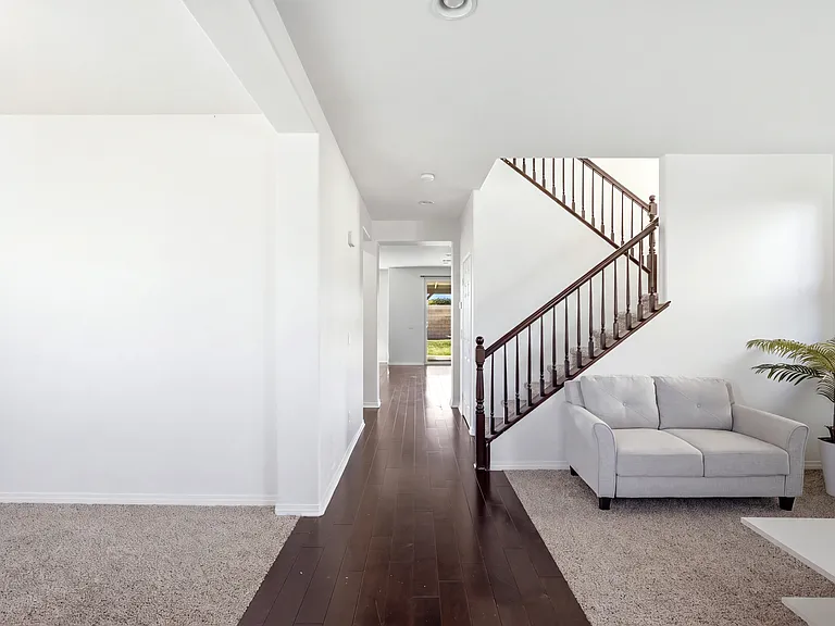 1364 Wellington Dr — Photo 6
