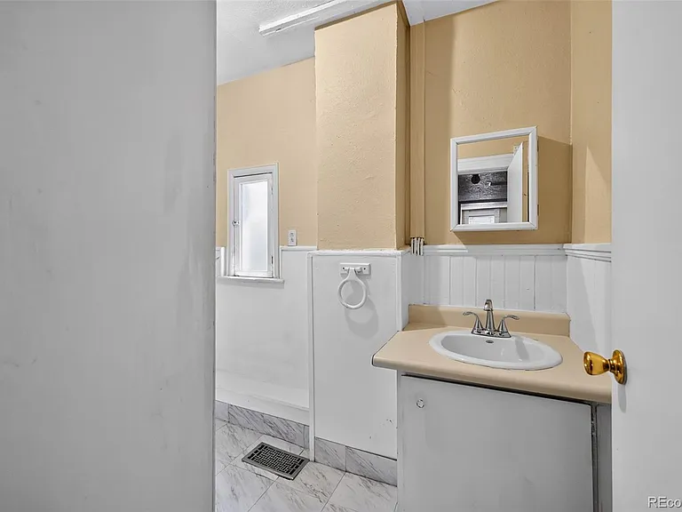 2134 N Lafayette St — Photo 7