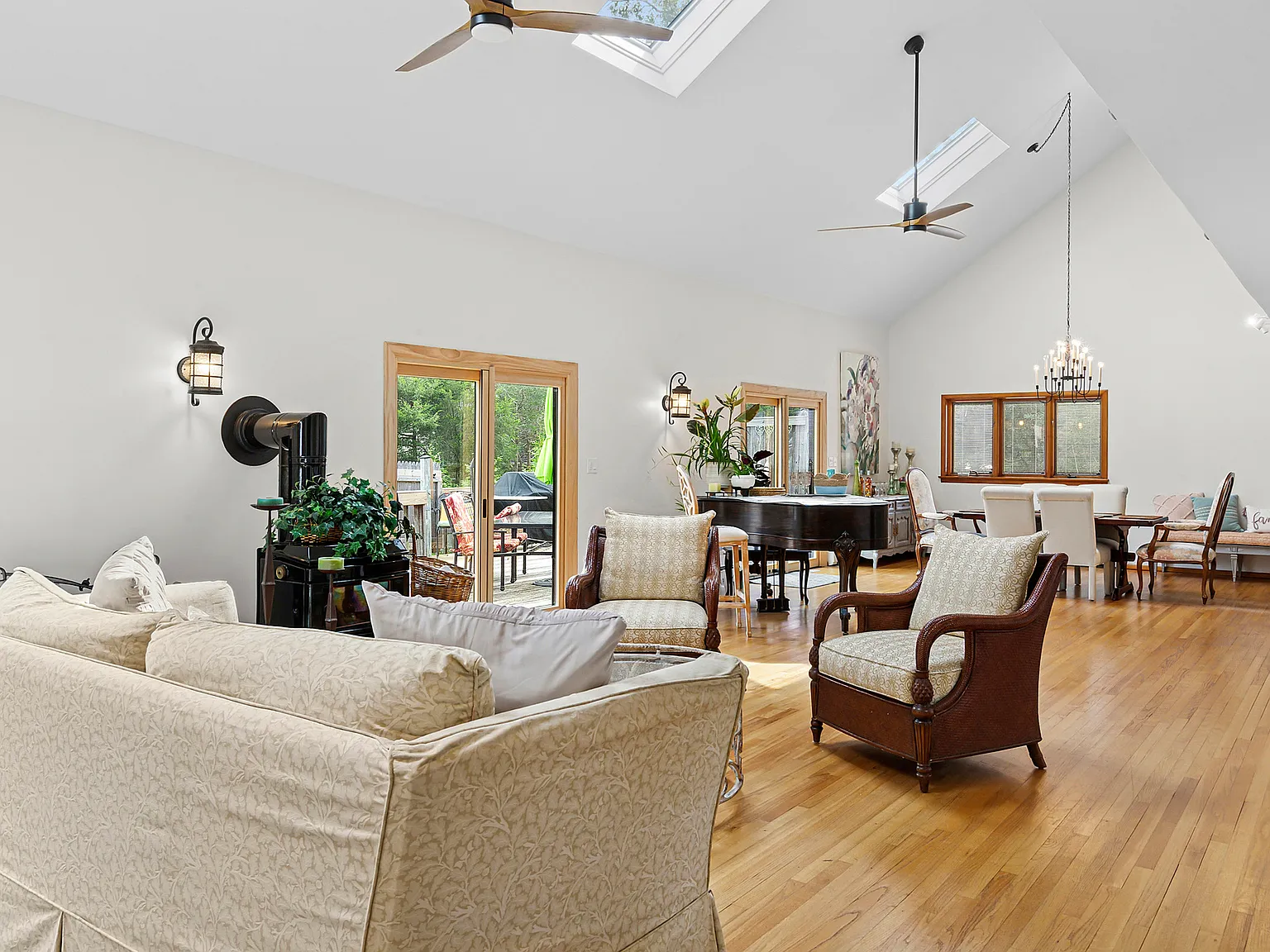 Exclusive Southampton Escape: A Serene Winter Oasis — Photo 3