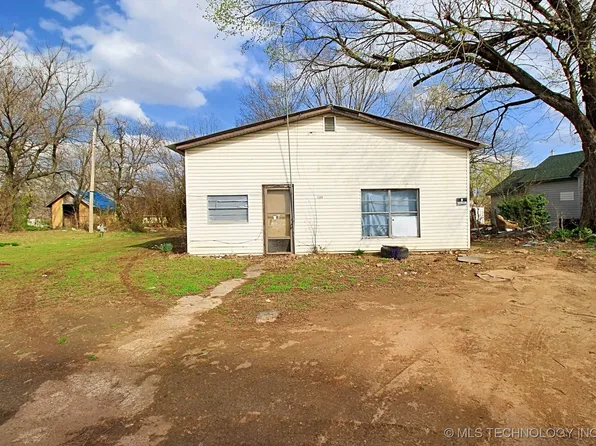 1309 S 3rd St, Stilwell, OK 74960