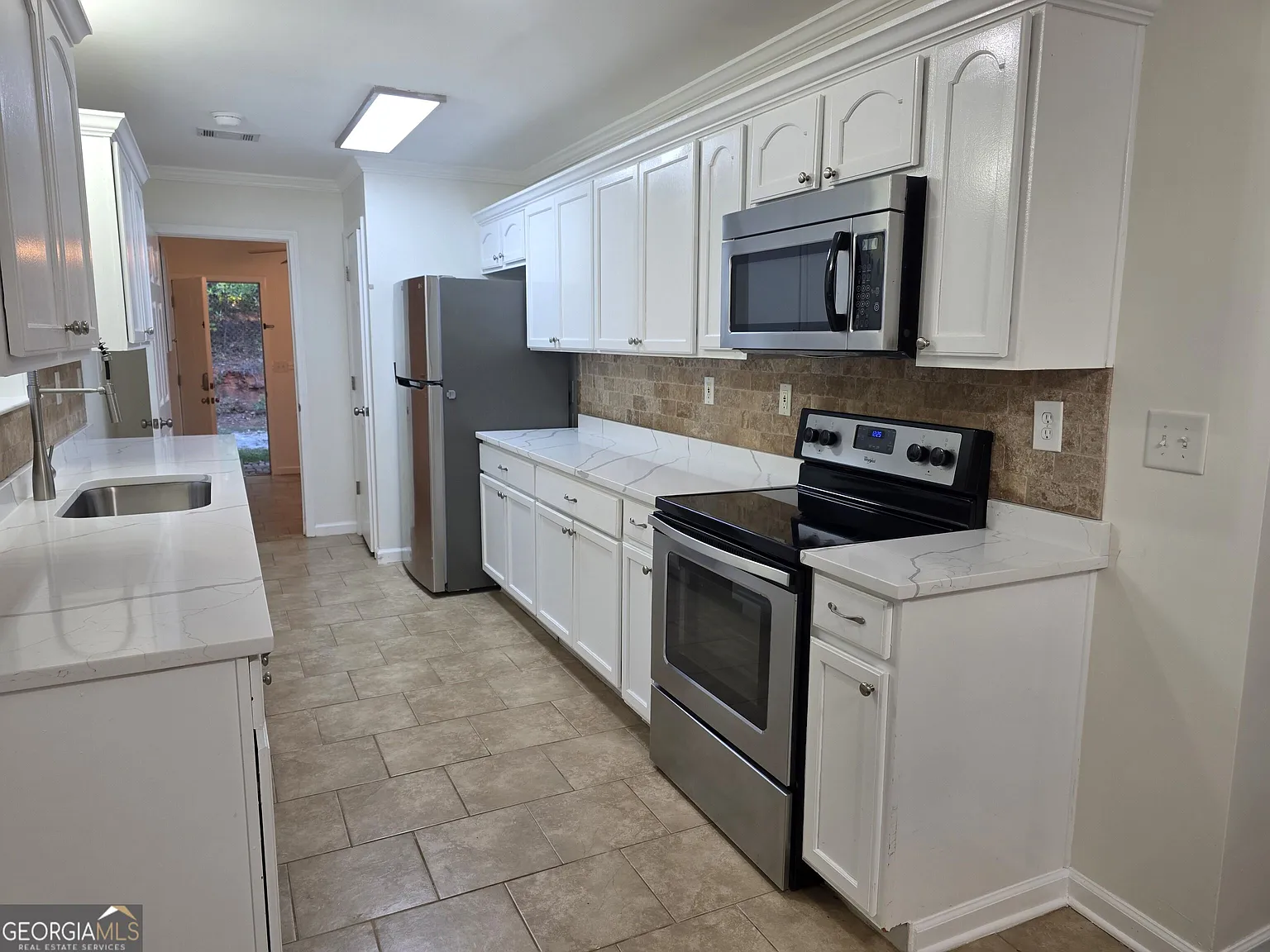 3 bed, 2.0 bath, 1470 sqft, $2,200 — Photo 3
