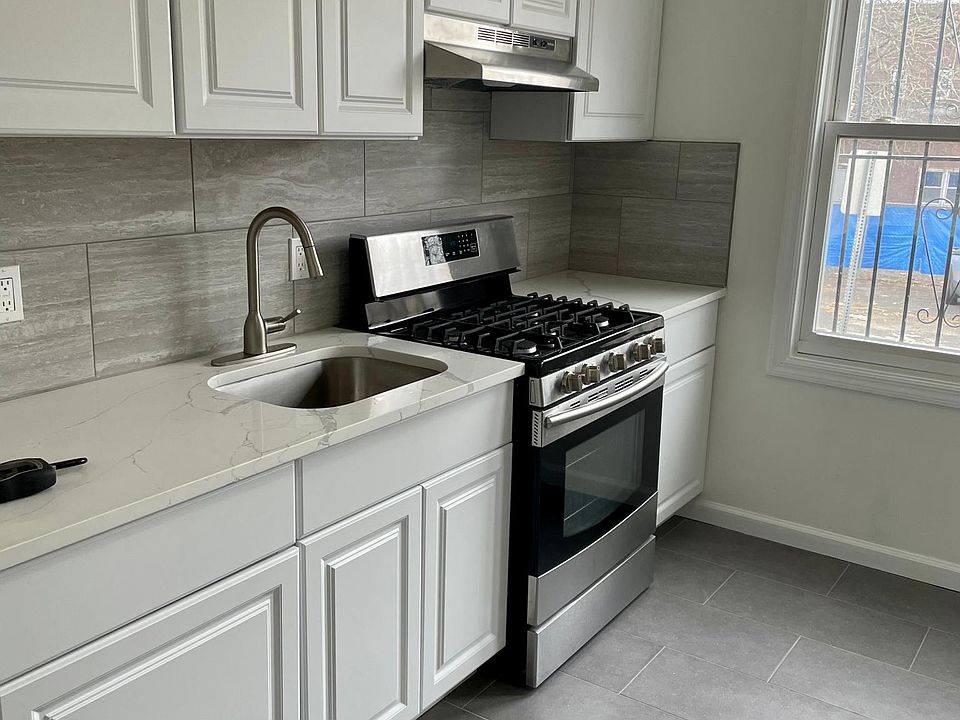 1st image of 88 Abinger Pl #1R