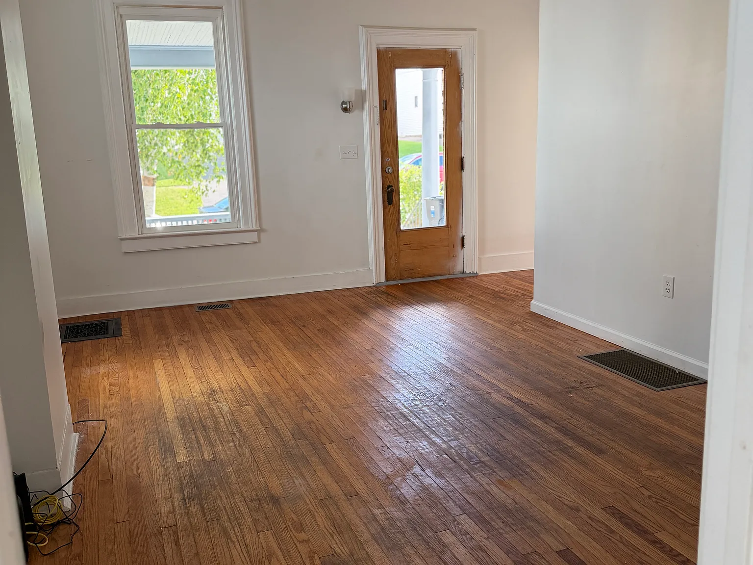3 bed, 1050 sqft, $2,000 — Photo 2