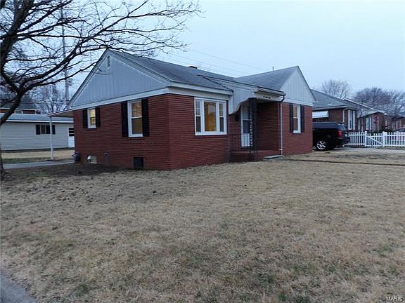 3rd image of 688 Halloran Ave