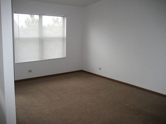3rd image of 300 Village Creek Dr Unit 1D