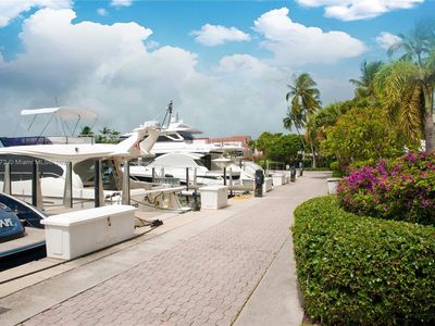 3600 Yacht Club Dr APT 402, Aventura, FL, 33180